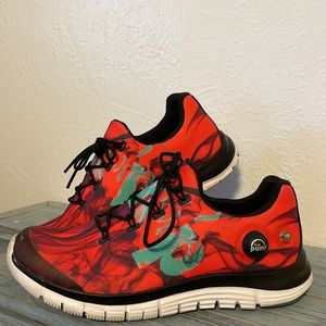 The PUMP Reebok Shoes wore once, tennis shoes women size 8.5 red & green…